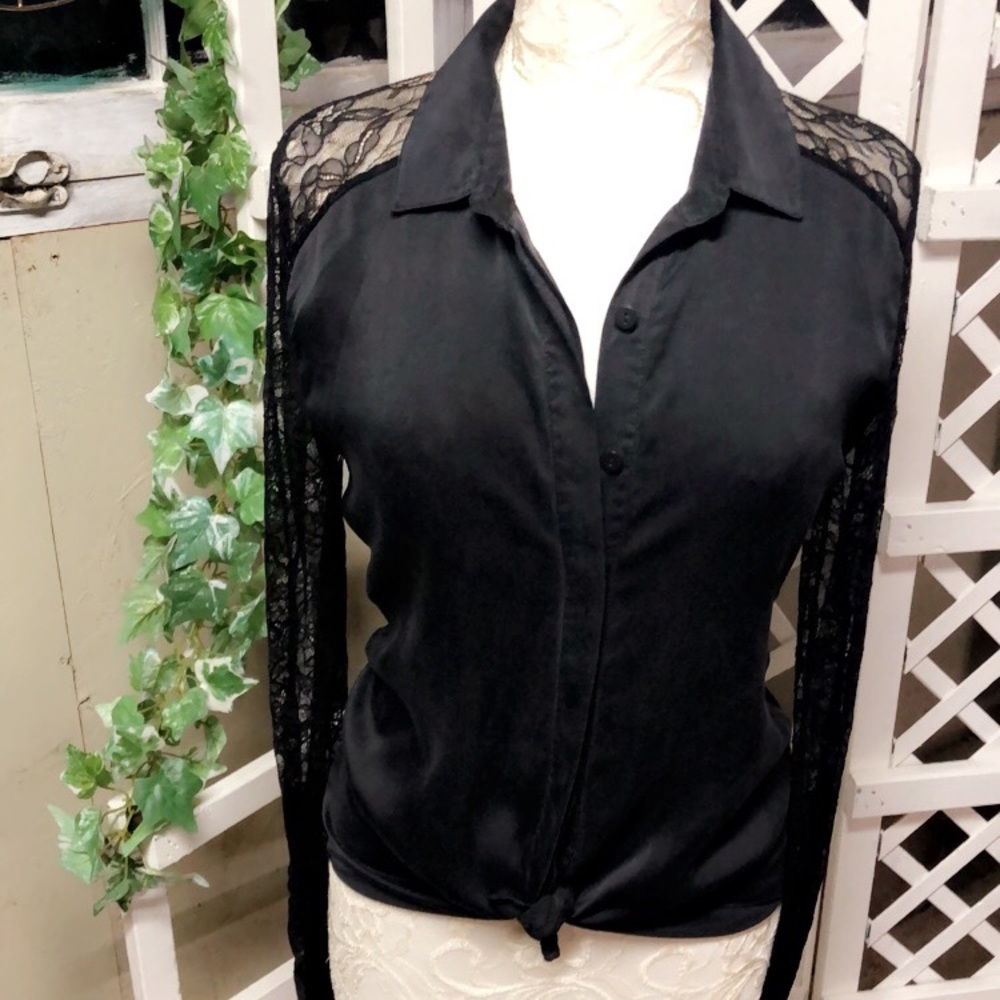 Robbi & Nikki 100% Black Lace Back Blouse